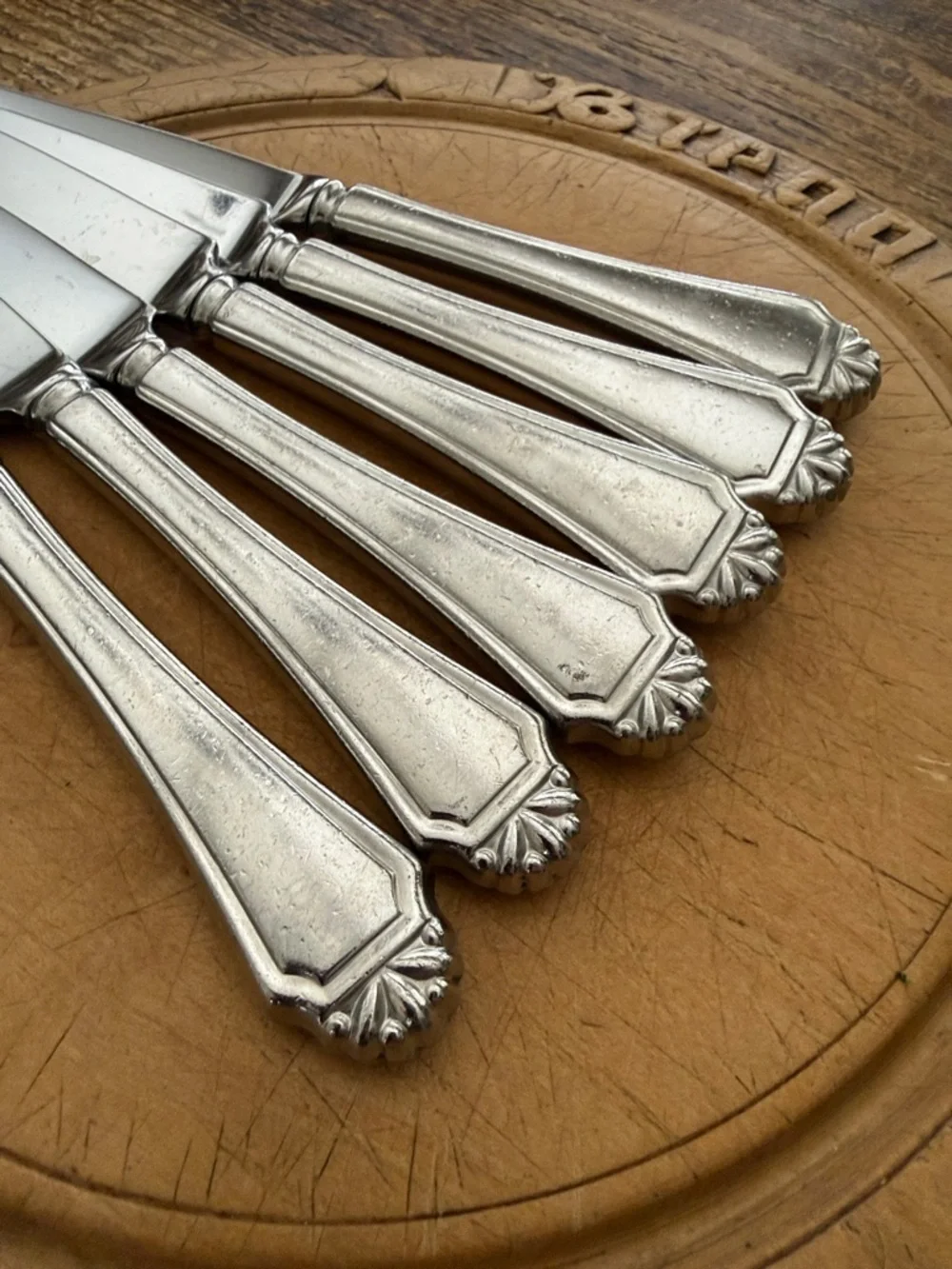 Beautiful Set of 6 Oneida Stainless Steel Dinner Knives | Henley Design